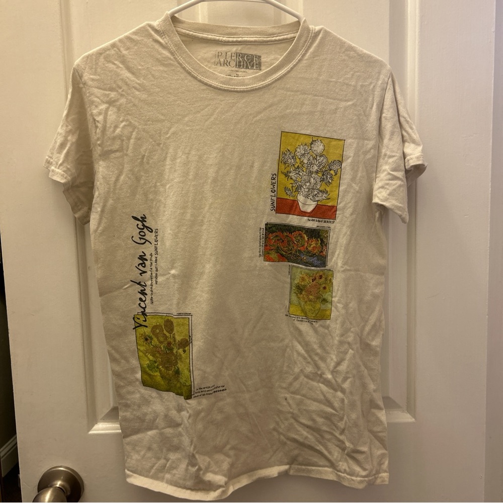 vincent van gogh tshirt. size small.